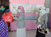 IAI Sultra Bagikan Ratusan Paket Sembako
