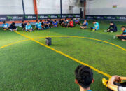 Unik, Puluhan Anak Muda Kendari Gelar Kajian Islam di Lapangan Futsal