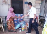 Bersama LKS Insan Madani, Bupati Wakatobi serahkan Sembako ke Lansia