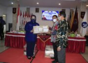 Wujudkan Program Digitalisasi, Tina Nur Alam Bagi TV dan Laptop ke Unsultra