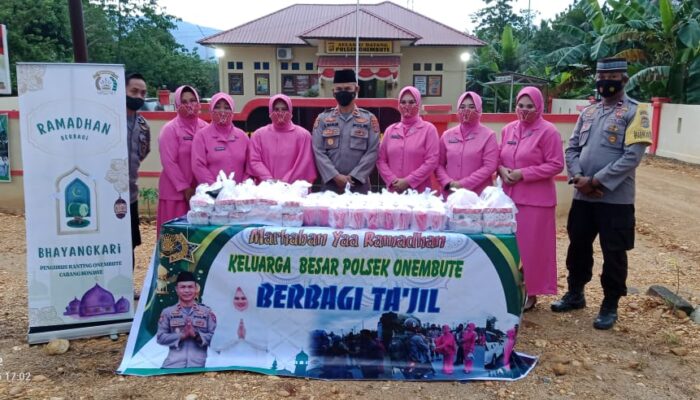 Bagikan Ratusan Paket Takjil, Cara Sedekah Ala Polsek Onembute Konawe