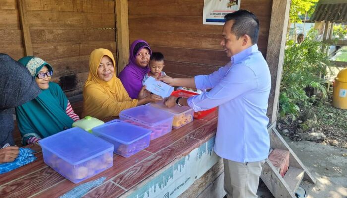 KADIN Konawe Berbagi Sembako dan Modal Usaha ke Pelaku UMKM