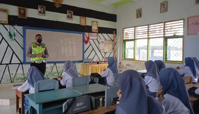 Police Goes To School, Satlantas Polres Konawe Edukasi Tertib Berlalulintas Kepada Pelajar