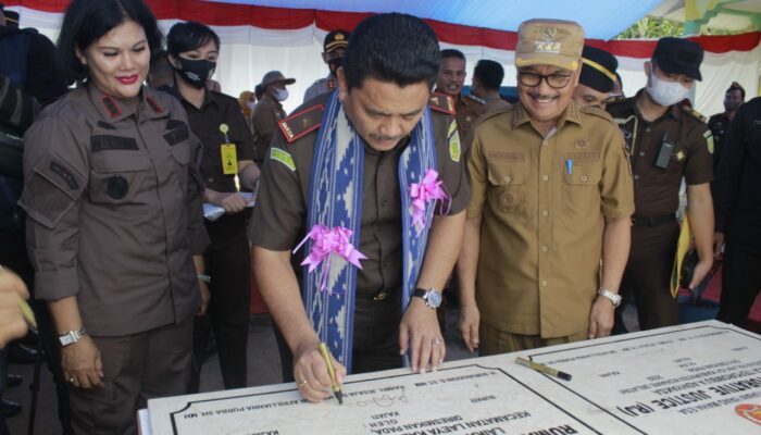 Sambangi Konawe Selatan, Kajati Sultra Resmikan Rumah Restorative Justice