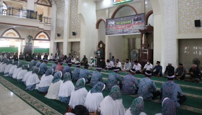 Jamaah Haji Asal Bombana Diberangkatkan ke Tanah Suci