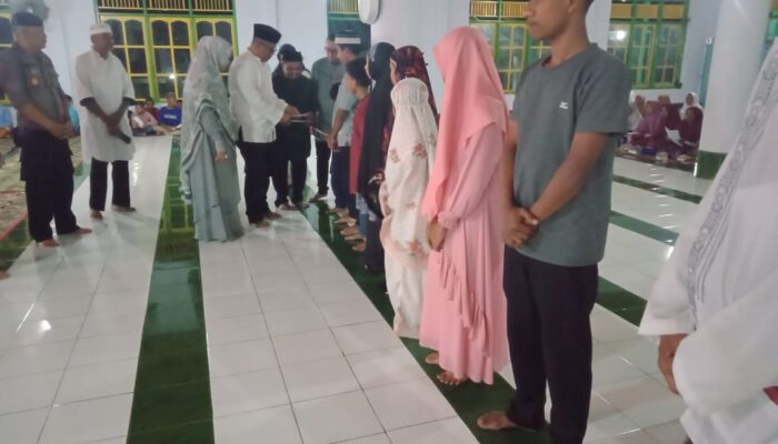 Sejumlah Anak Yatim Piatu di Muna Barat Dapat Santunan