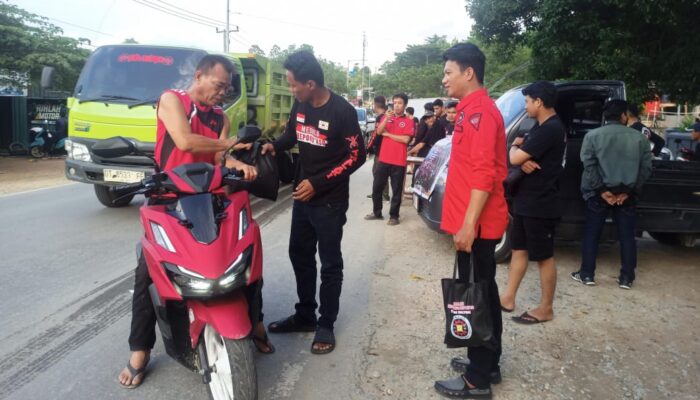 Ormas Tamalaki Tebar Ratusan Paket Sembako untuk Warga Kendari