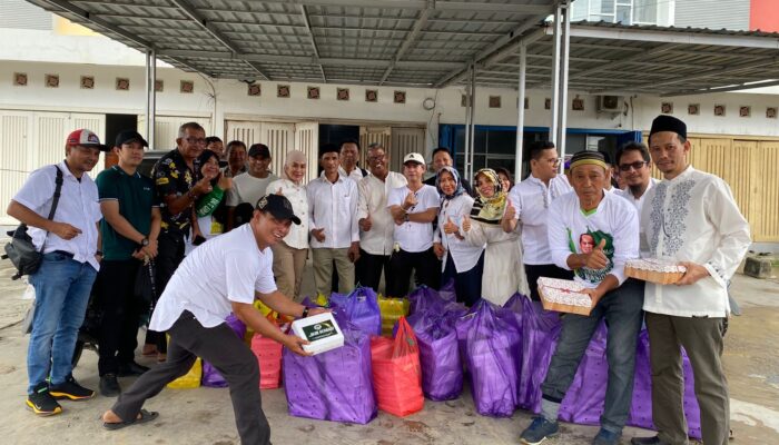 Menyongsong Pelantikan Pengurus, IKA UMI Sultra Berbagi Ribuan Nasi Dos