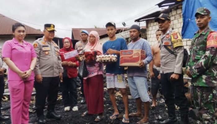 Korban Kebakaran di Buton Dapat Sembako dari Polres