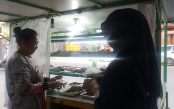 15 Tahun Jual Makanan Olahan di Kendari, Ibu Ini Konsisten Raup Rp3 Juta per Bulan