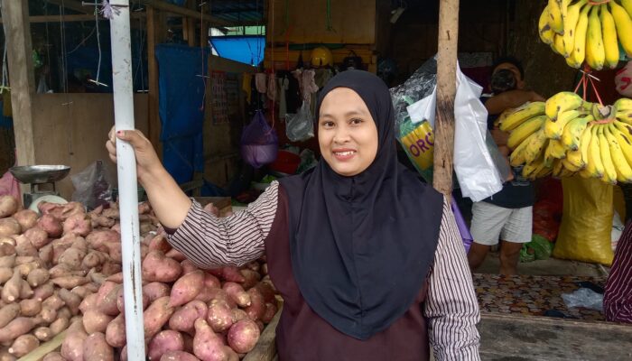 Buka Lapak Sejak Pagi, Penjual Pisang dan Ubi di Kendari Akui Penghasilan Capai Rp 1 Juta Sehari