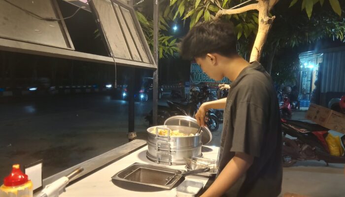 Di Tengah Kesibukan Sekolah, Siswa SMA di Kendari Ini Tekuni Usaha Jualan Dimsum